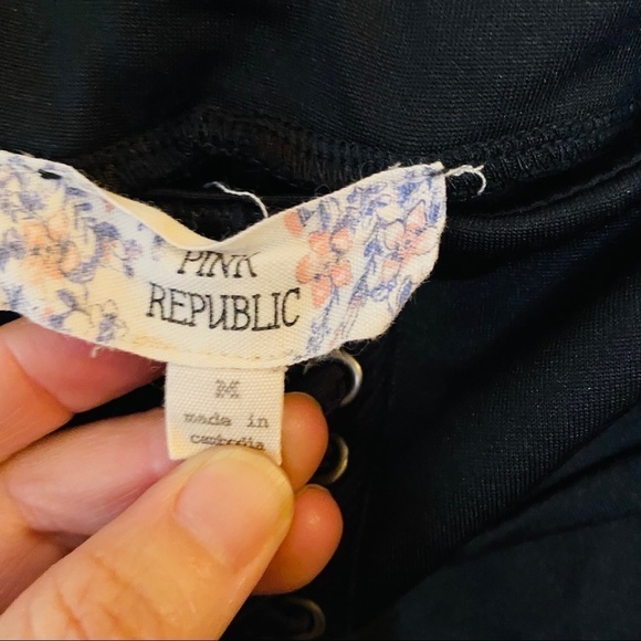 Pink Republic Mock-Tie Leggings Size:Medium - Picture 4 of 4